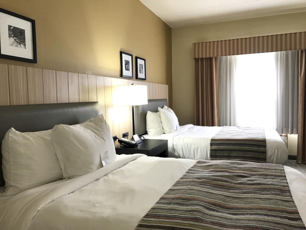 Country & By Radisson, Dalton, Ga 2*